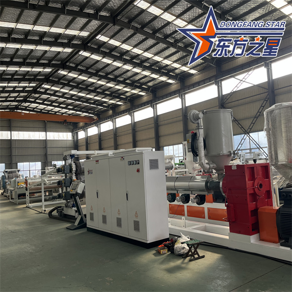 ​Vårt företag har framgångsrikt slutfört containerlastningen av ABS co-extruded arkutrustning.