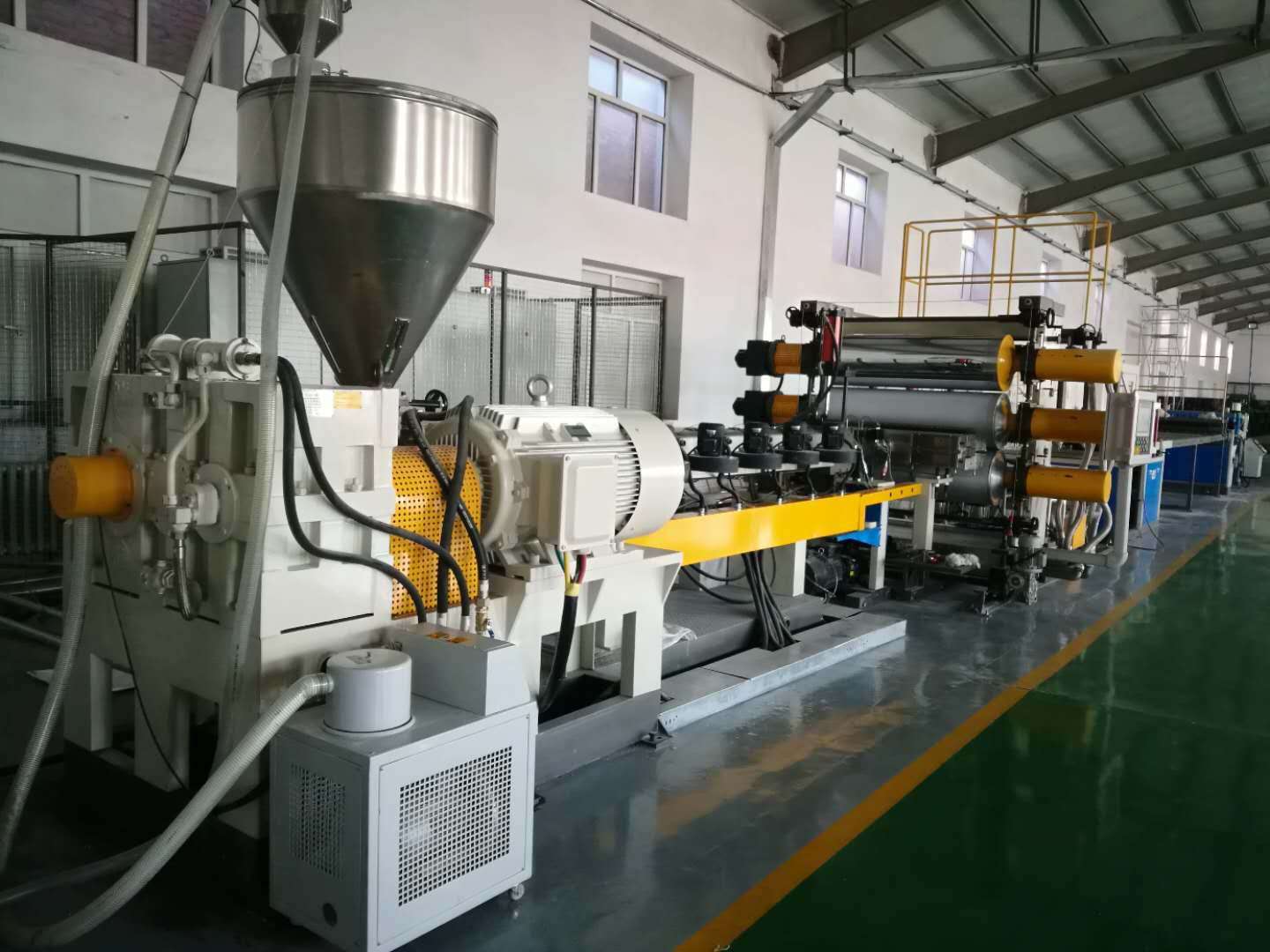 HDPE Geocell Extrusion Line med stansning & svetsning